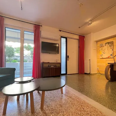 Vouliagmeni Art Micro Loft * Athens