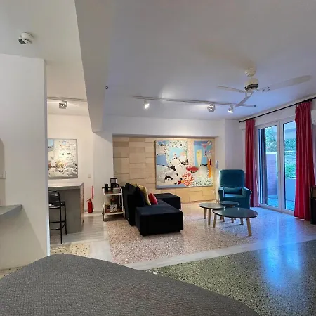 Vouliagmeni Art Micro Loft Athens
