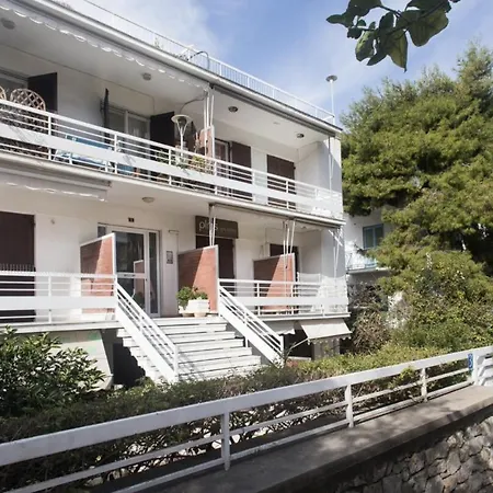 Vouliagmeni Art Micro Loft Athen